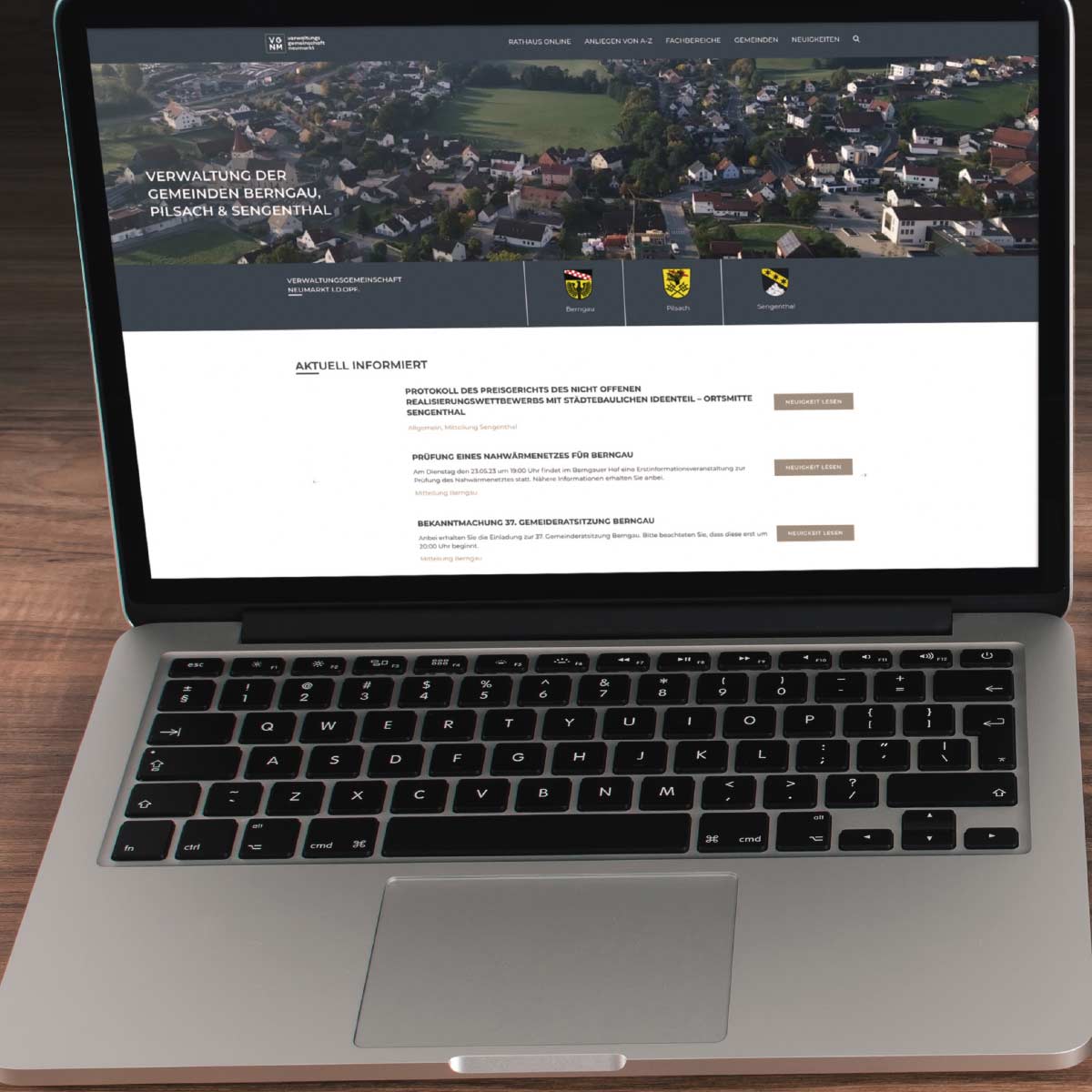 Mockup der Website der VG-Neumarkt auf dem MacBook
